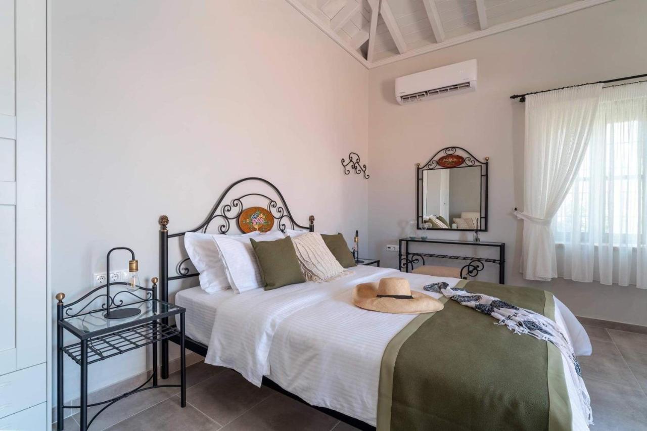 Muse Clio Villa Chalki Town Exterior photo